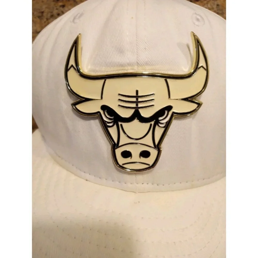 New Era 9Fifty NBA Chicago Bulls White/Silver Snapback w/ Bull - Picture 11 of 11